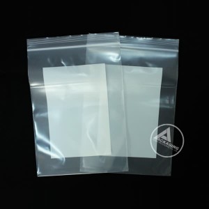 PLASTIC BAG WITH ZIPPER